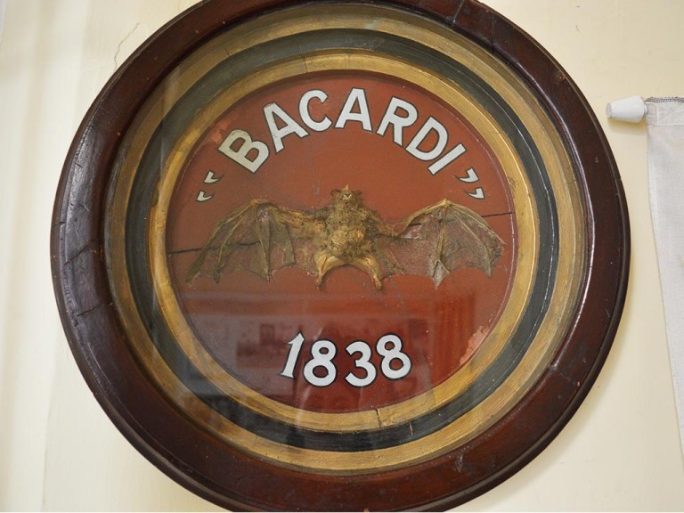 logo bacardi